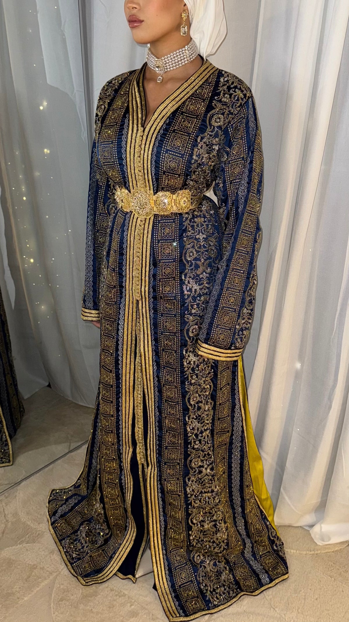 Takchita Sari bleu